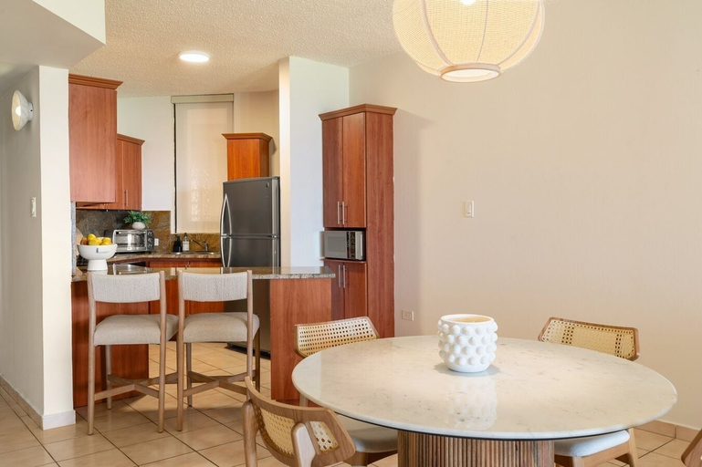 Living area 5, Crescent Beach by Otium