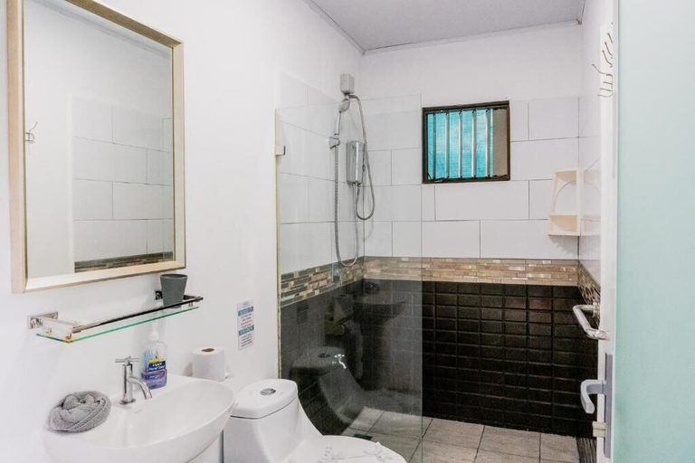 Bathroom 3, Oceans Breeze Apartment & Rooms, Talamanca