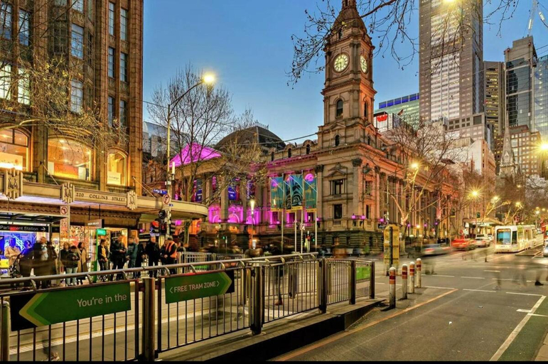 Others 5, Central Entertainer with Panoramic City Views, Melbourne