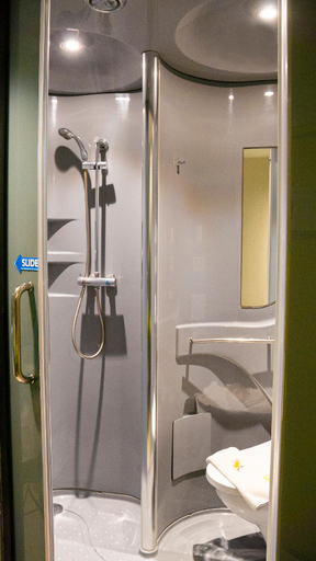 bathroom 11