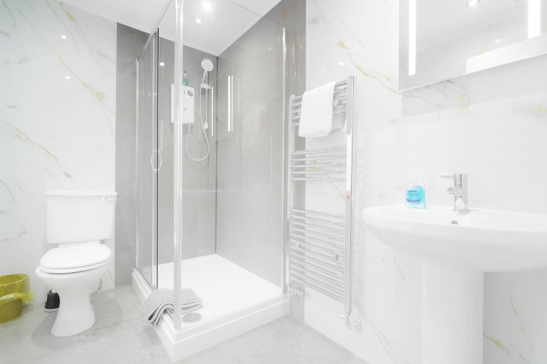 Bathroom 3, Ben View Guest House, Highland