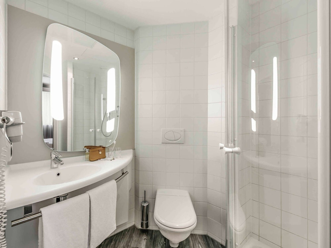 Bathroom 5, ibis Innsbruck, Innsbruck