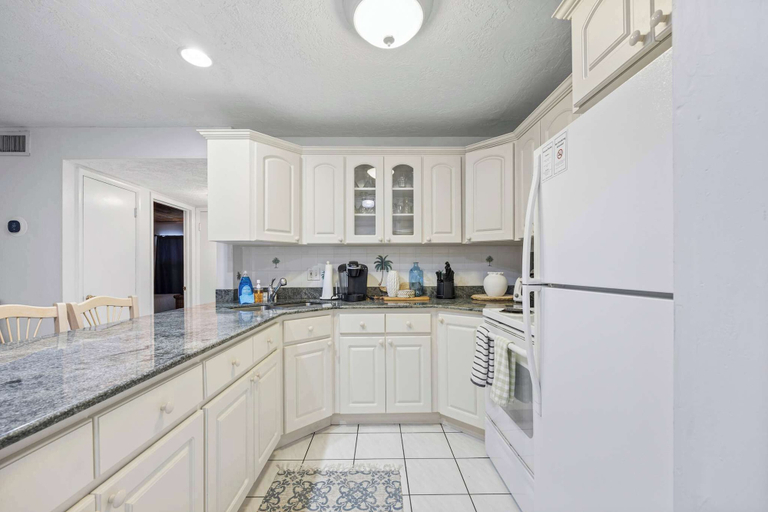 Interior 3, The Diplomat- 2 Bed Condo-3 Minute Walk to Beach!, Brevard