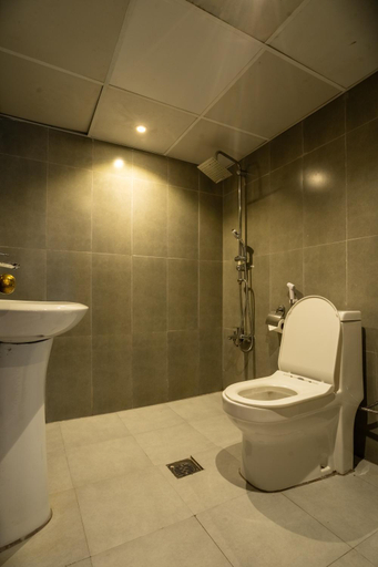 Bathroom, New Penninsula Hotel, Dubai