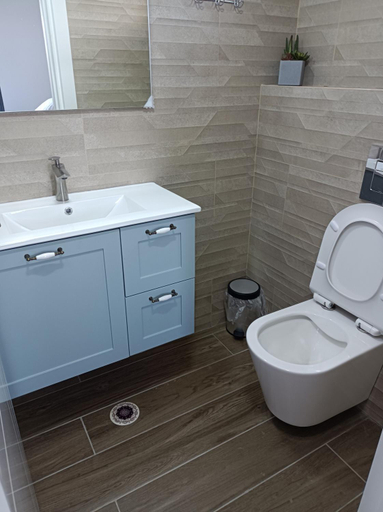 Bathroom 2, זוהר במדבר ים המלח