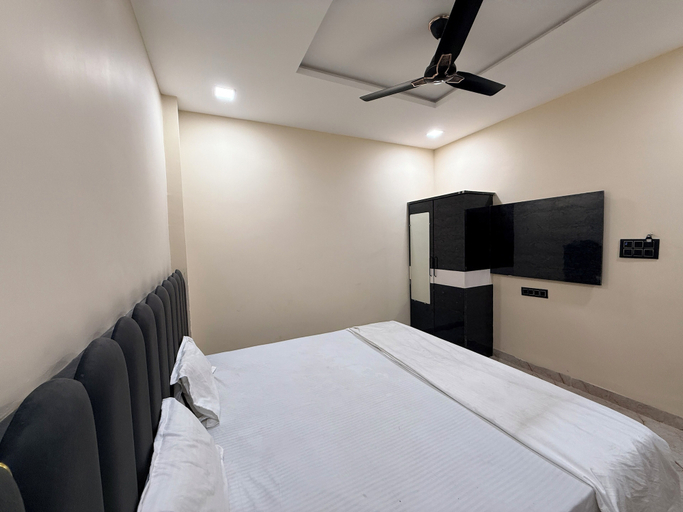 Room 1, hotel shivlok inn, Ujjain