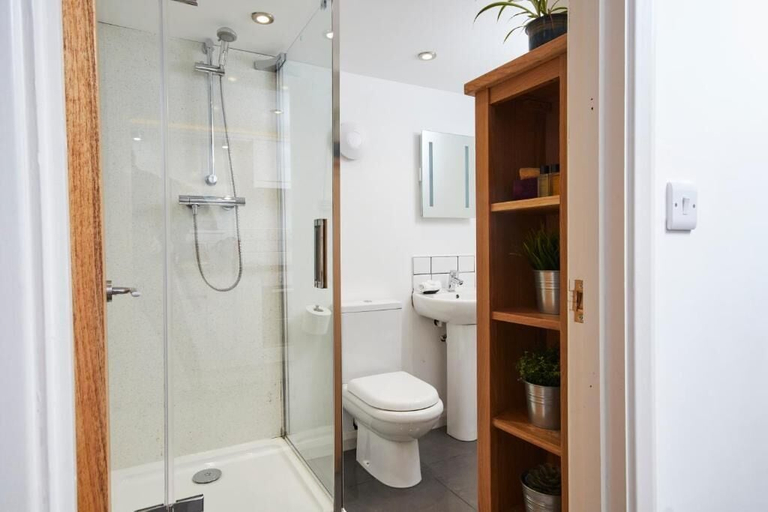 Bathroom 3, Gateway Mews, Leicestershire