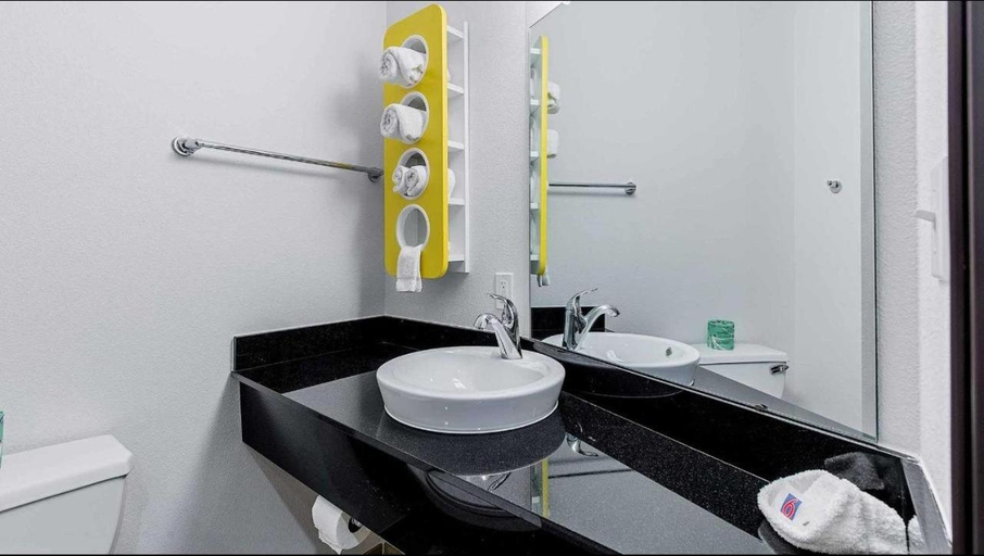 Bathroom 3, Studio 6  San Angelo, TX, Tom Green