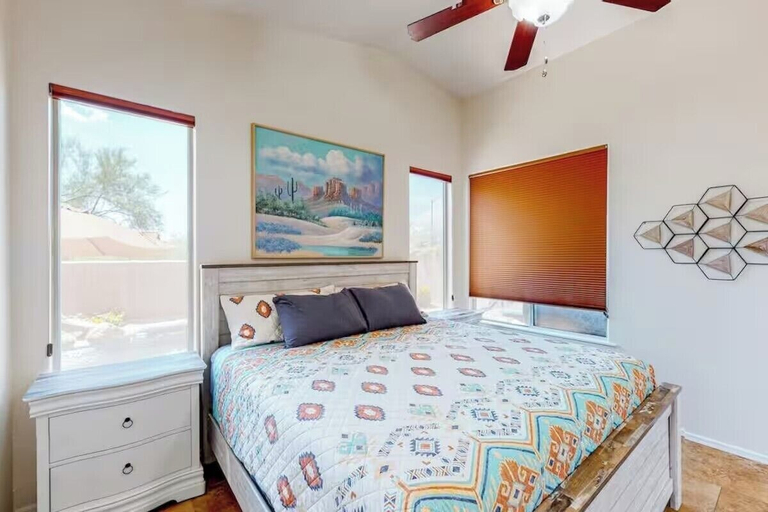 Room 3, Desert Oasis - Heated Pool Retreat, Maricopa