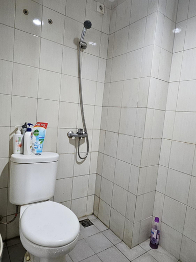Bathroom, Capital O 92557 Apartemen Mekarwangi Square By Agus, Bandung