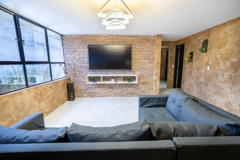 Living area 2, 5 Bedroom - 1 Block from Lleras - P2, Medellín