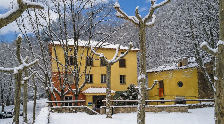 Front of property 5, Alberg Roques Blanques, Girona