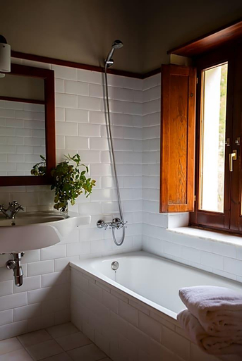 Bathroom 4, Hotel Caldas, Lleida