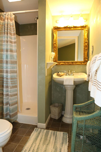 Bathroom 2, Martha's Vineyard B & B, Van Buren