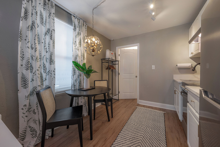 Interior 4, 2501 W North B St, Unit 8, Hillsborough