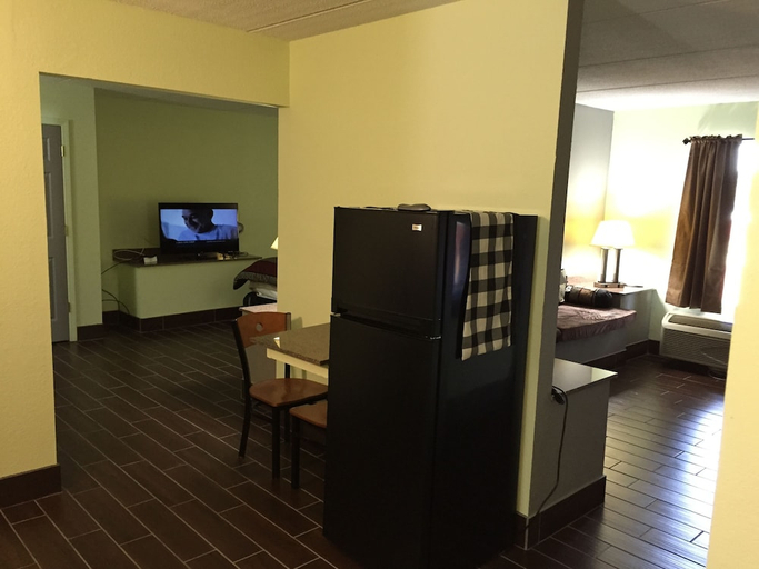 Others 5, Motel6 Stockbridge, GA - Hwy 138 W, Henry
