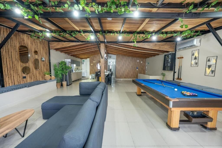 Game room 5, 6br penthouse 1 block lleras park, Medellín