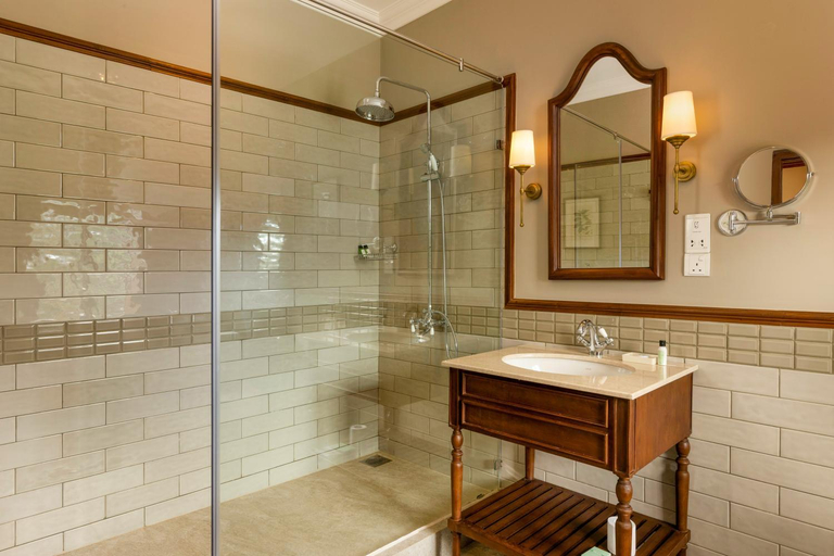 Bathroom 5, The Hill Club, Nuwara Eliya