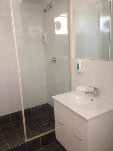 Bathroom 4, Budget Motel Midland, Swan