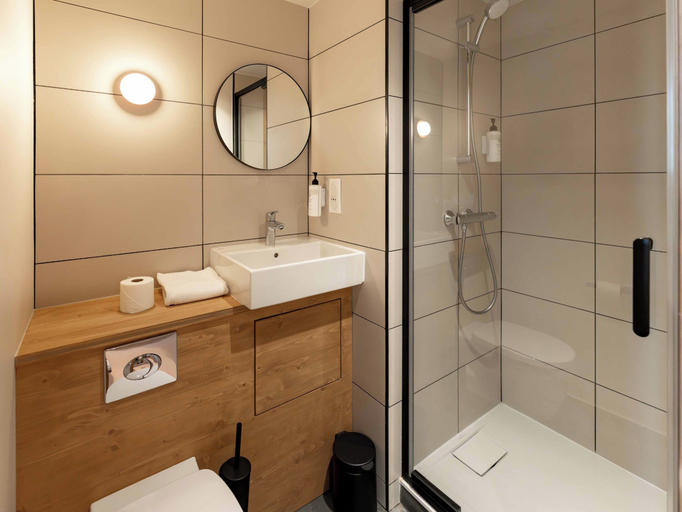 Bathroom 5, easyHotel Barcelona La Sagrera, Barcelona