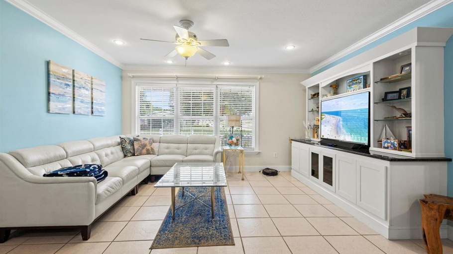 Living area 5, Lakehouse Sunsets, Indian River