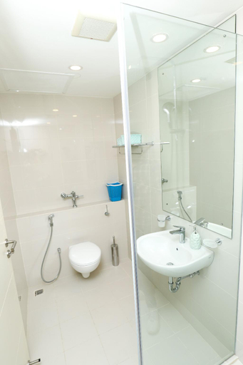 Bathroom 2, Serviced Apartments LK - Fairway Galle, Akmeemana