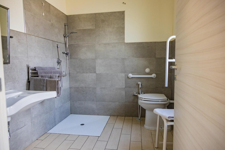 Others 5, FGS SERVICE SNC "White Room", Potenza