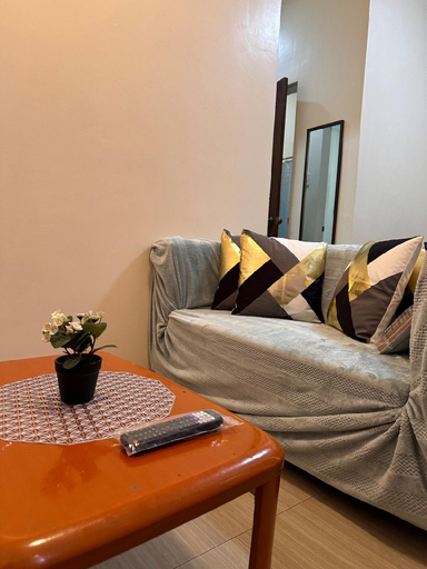 5, Modern 1-bedroom Apartment with Full-Bed, Sibulan