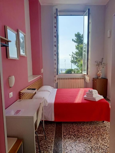 Bedroom 4, Hotel Serena, Genova