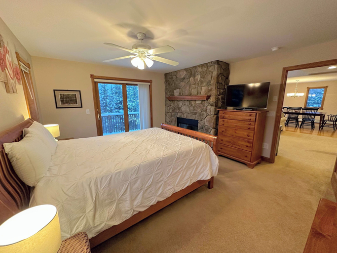 Interior 3, Spacious Private Home - Al132, Coos