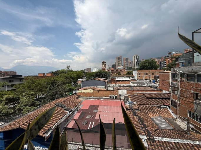View from property, 2BR w Pool Table 1 Block from Lleras, Medellín