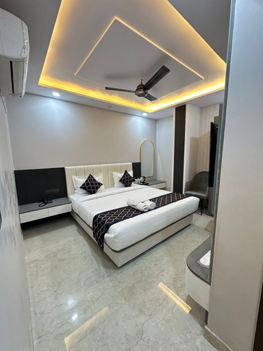 Room 3, Hotel Maharani Palace, Varanasi