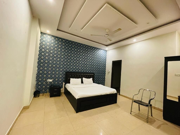 Room 1, Hotel Royal Inn Lucknow, Lucknow