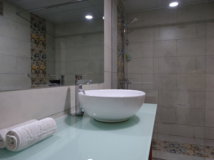 Bathroom 5, Fairway Hotel, Kampala