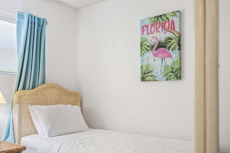 Interior 5, The Diplomat- 2 Bed Condo-3 Minute Walk to Beach!, Brevard