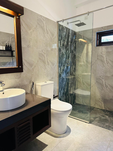 Bathroom, Cocos Polhena, Matara Four Gravets