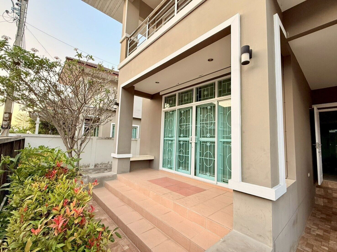 Exterior detail, Prego Riverview, San Kamphaeng
