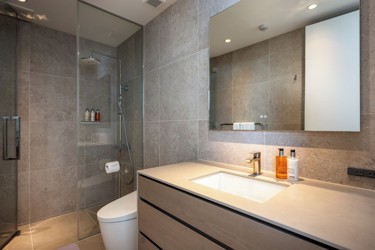 Bathroom shower, Mokuren by H2 Life, Niseko