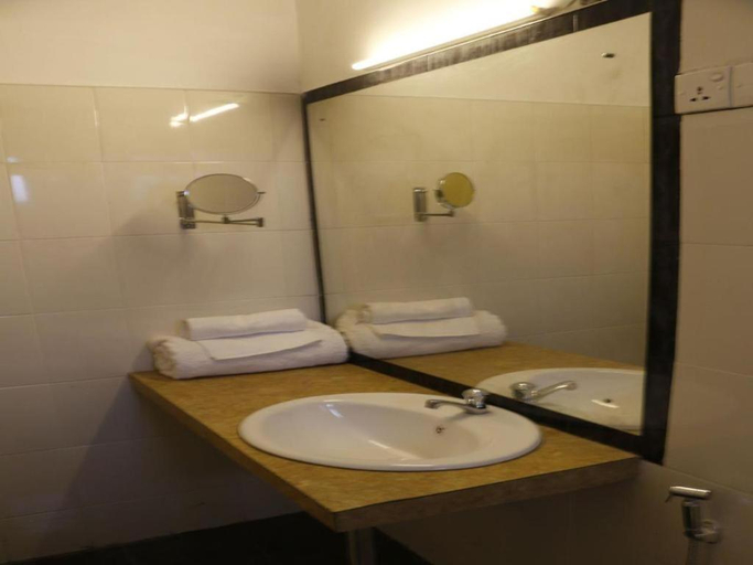 Bathroom 3, Hotel Lans, Kundasale