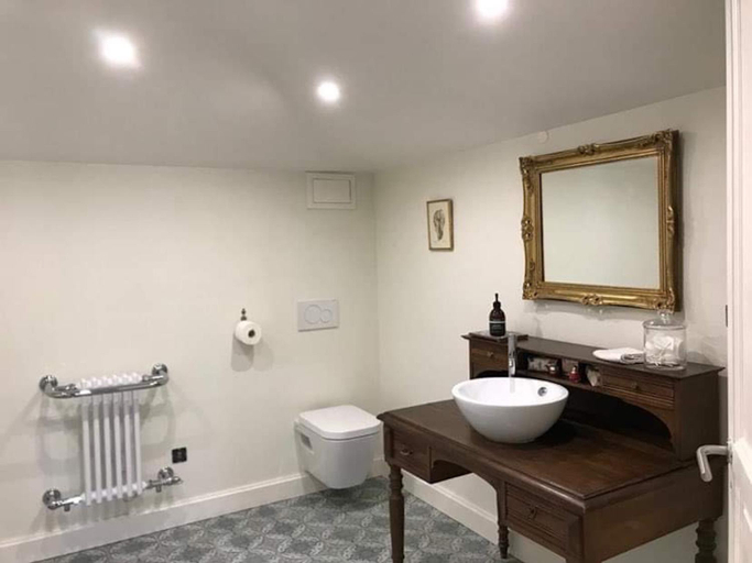 Bathroom 3, Le Mas, Chambres d'Hotes, Verrieres, Charente