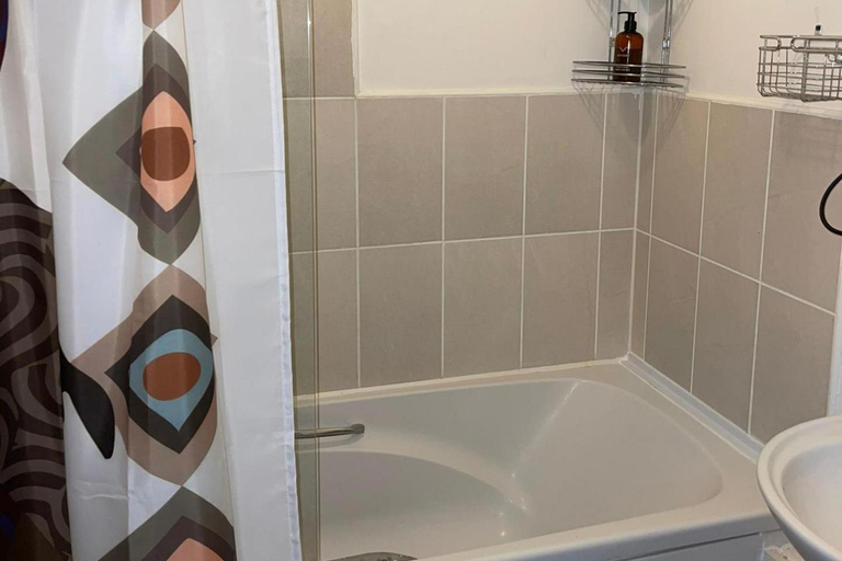 Bathroom 3, Norwich Apartment - Cosy & Comfortable 1 Bedroom, London