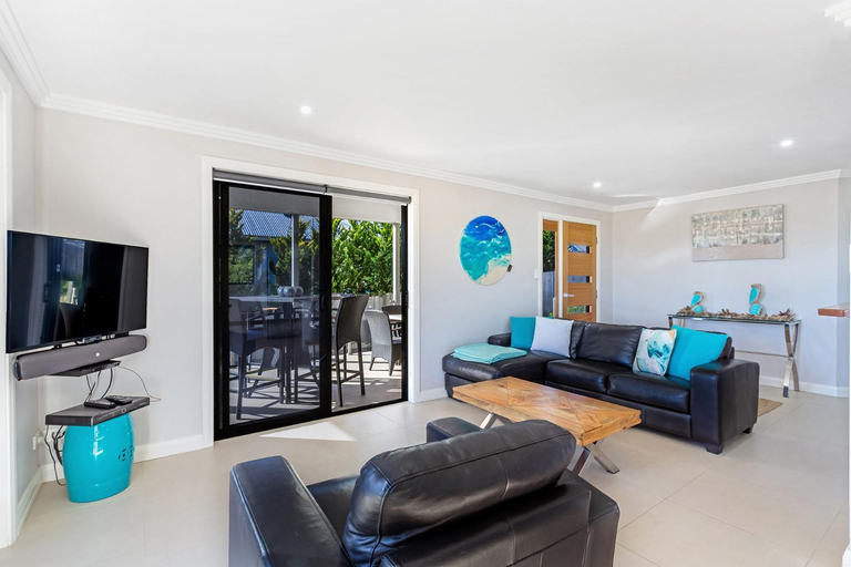Others 4, The Tomaree Downstairs, Port Stephens
