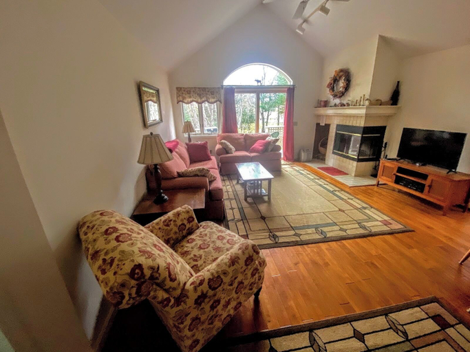 Interior 3, Fv28 Fairway Village Home on the Mt Washington Golf Course!, Coos