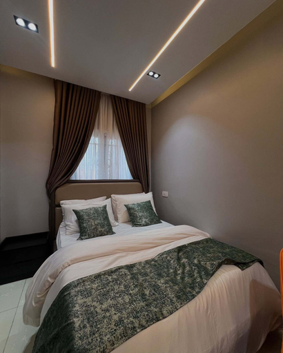 Room 4, Deroj Western Hotel, Uhunmwonde