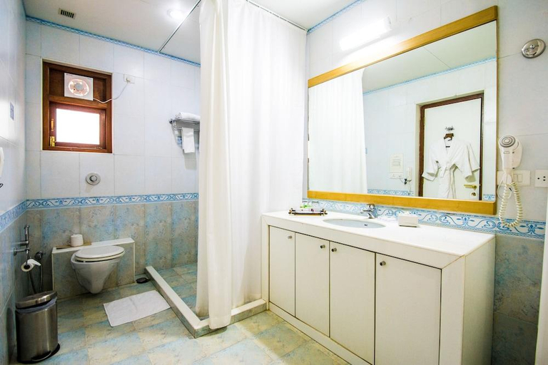 Bathroom 5, Chances Resort And Casino An Indy Resort, North Goa