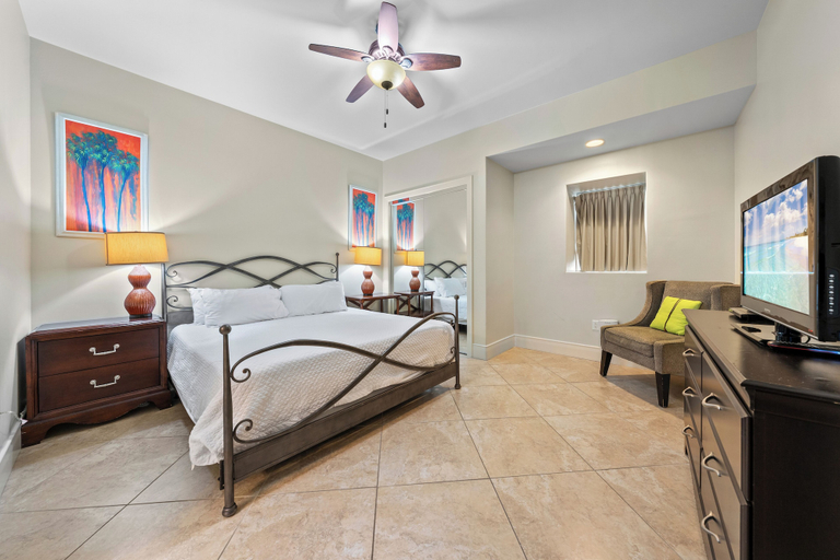 Bedroom 3, Turquoise Place 405C, Baldwin