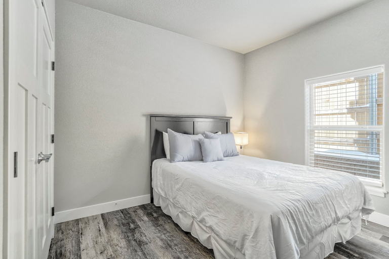 Interior 5, 5370 N Union Unit101, El Paso