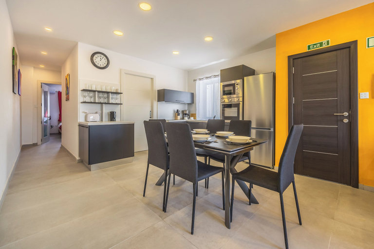 Dining 3, Chic Modern Stay with Private Terrace