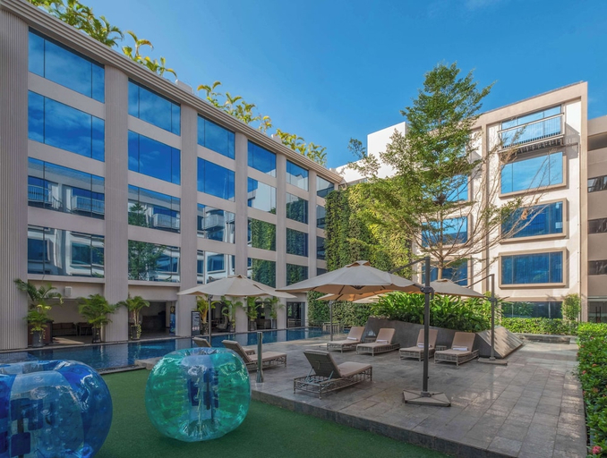 Exterior & Views