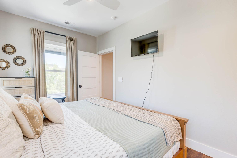 3, The Pearl Hotel, Dare